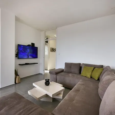 Loro 1 Apartment